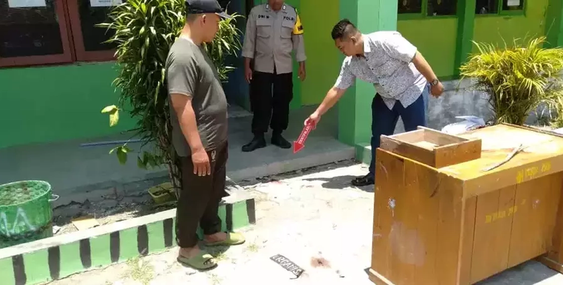 Guru Dibacok Murid Saat Bagikan Soal Ujian, Ini Kronologinya!