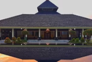 Indahnya Wisata Religi di Masjid Agung Demak