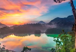 Keindahan Alam Wisata Telaga Warna di Dieng Wonosobo