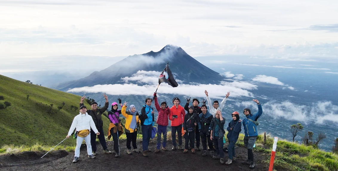 Tips Mendaki Gunung Merbabu untuk Pemula, Ikuti Langkahnya!