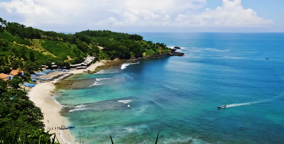 Indahnya Wisata Pantai Menganti Kebumen dengan Pasir Putihnya