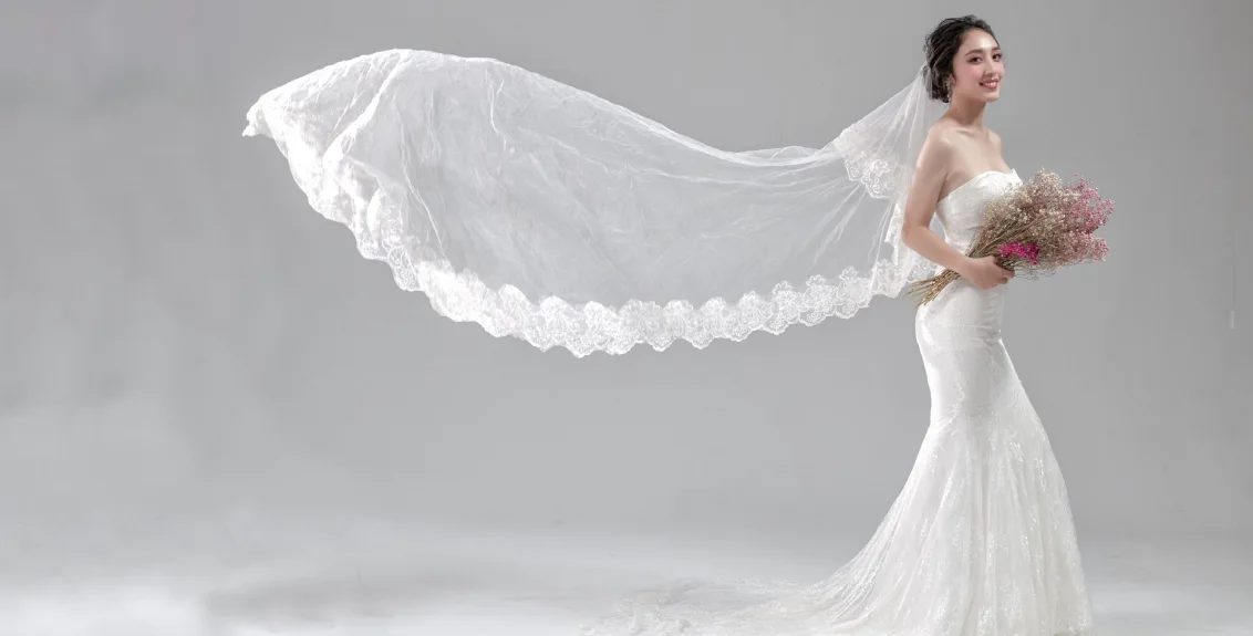 Gaun pengantin Kristen elegan dengan desain sederhana dan bermakna, cocok untuk pernikahan yang penuh nilai iman.